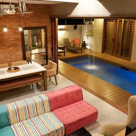 Isla Villa 1 Amazing Waterfall Pool House Near Beach, Bars & Restaurants