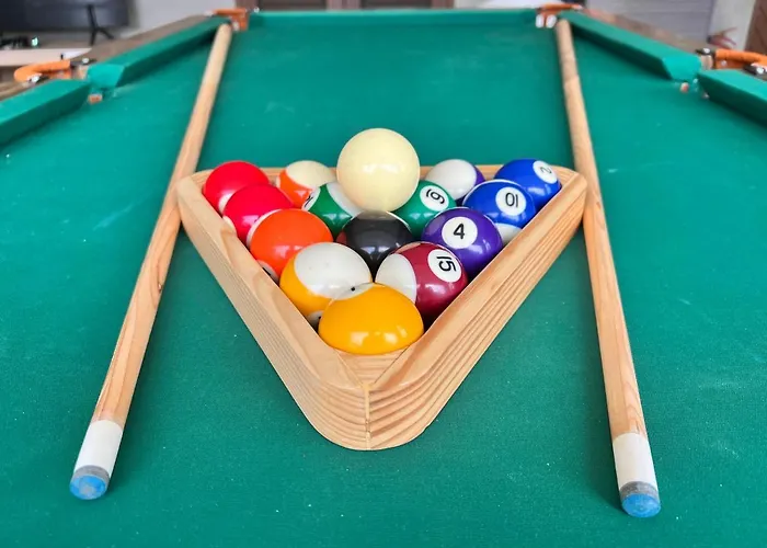 Isla 1 Amazing Waterfall Pool House Near Beach, Bars & Restaurants *