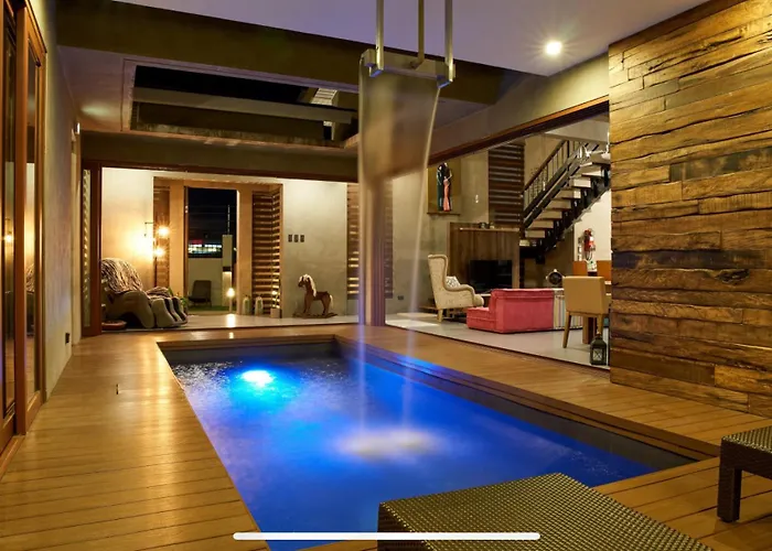 Isla 1 Amazing Waterfall Pool House Near Beach, Bars & Restaurants Vakantiehuis *