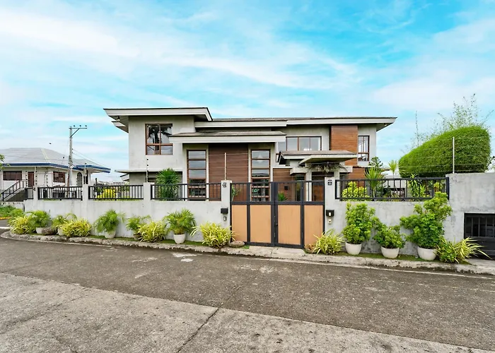 Isla 1 Amazing Waterfall Pool House Near Beach, Bars & Restaurants Vakantiehuis Lapu-Lapu City