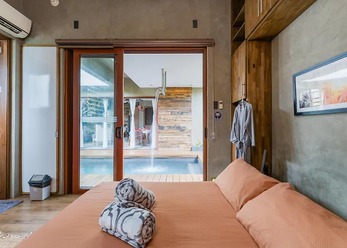 Isla 1 Amazing Waterfall Pool House Near Beach, Bars & Restaurants Vakantiehuis
