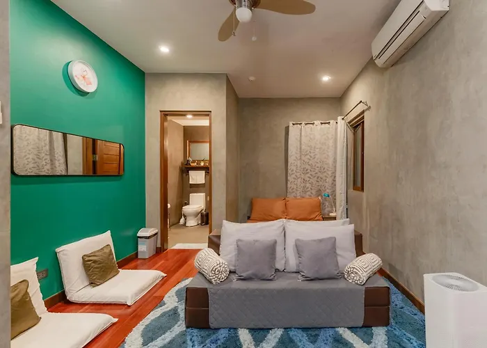 Isla 1 Amazing Waterfall Pool House Near Beach, Bars & Restaurants Lapu-Lapu City