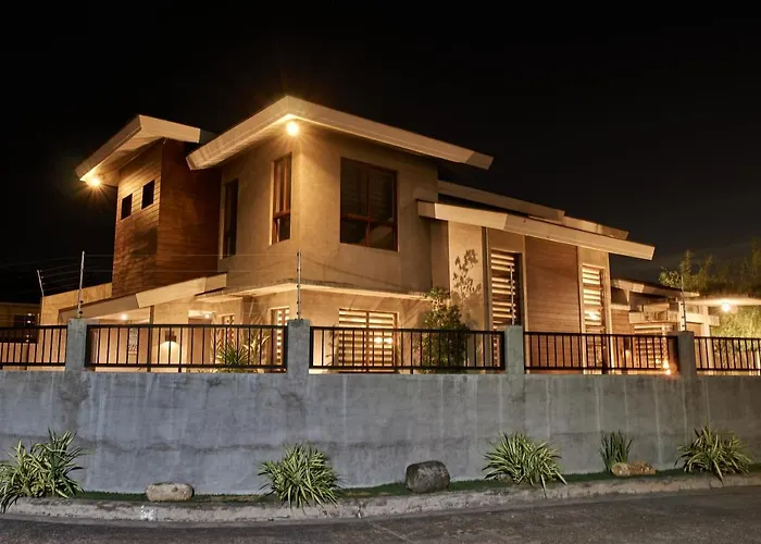 Isla 1 Amazing Waterfall Pool House Near Beach, Bars & Restaurants * Lapu-Lapu City
