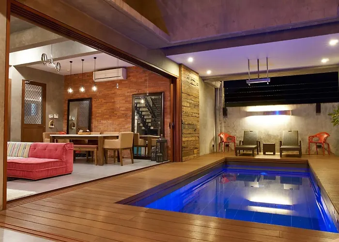 Isla 1 Amazing Waterfall Pool House Near Beach, Bars & Restaurants